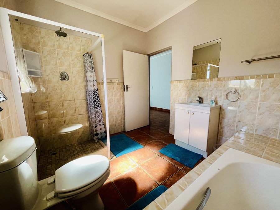 4 Bedroom Property for Sale in Sandbaai Western Cape